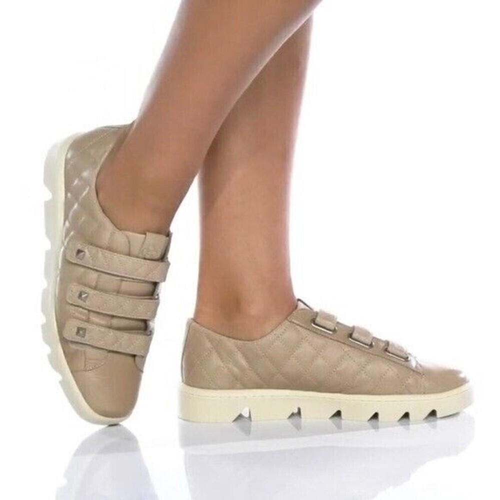 Bernardo Womens Dillon Tan Leather Round Toe Casual Sneaker Shoes Size 7.5 M